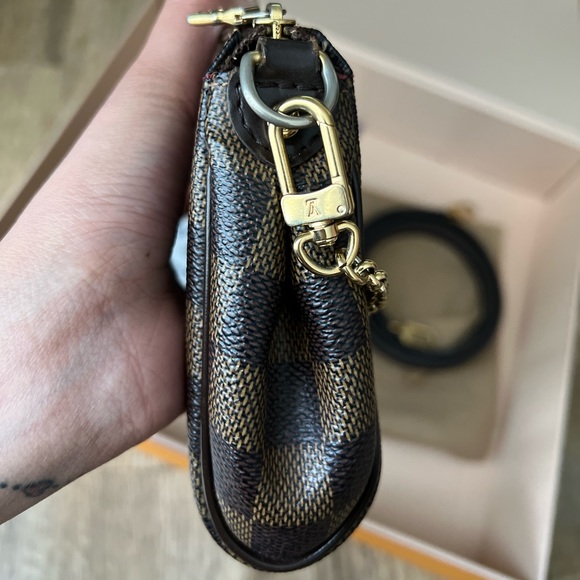❌SOLD❌✨AUTHENTIC Eva Clutch in Damier Ebene✨ - Picture 5 of 13